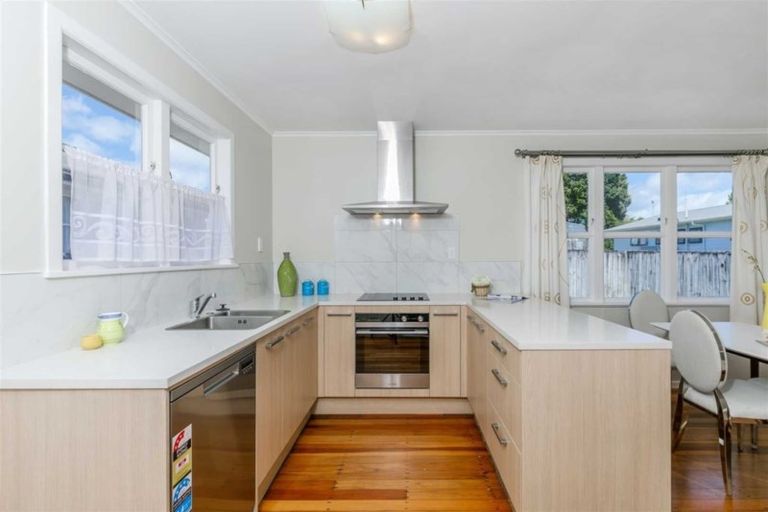 Photo of property in 34 Harrington Road, Henderson, Auckland, 0610