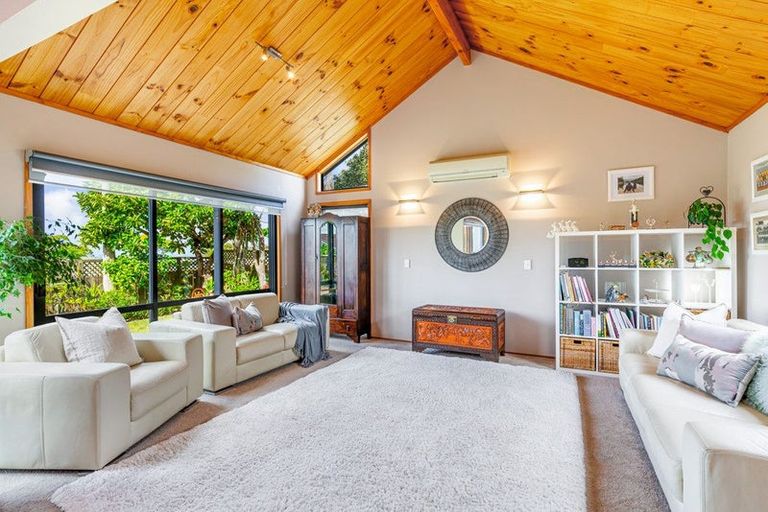 Photo of property in 2/397 East Coast Road, Mairangi Bay, Auckland, 0630