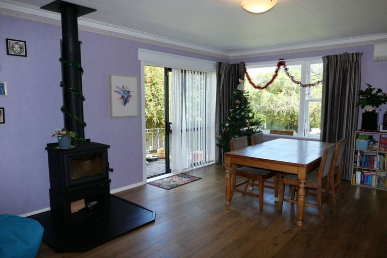 Photo of property in 46 Kaitawa Crescent, Paraparaumu, 5032