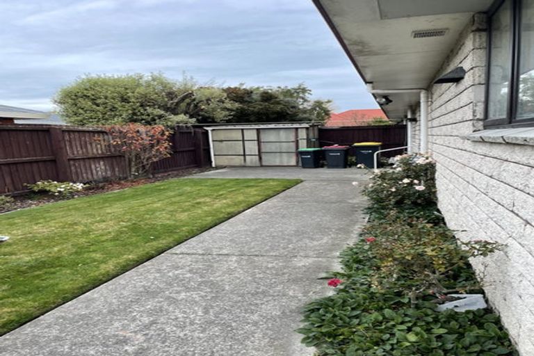 Photo of property in 1/2 Sunbeam Place, Halswell, Christchurch, 8025