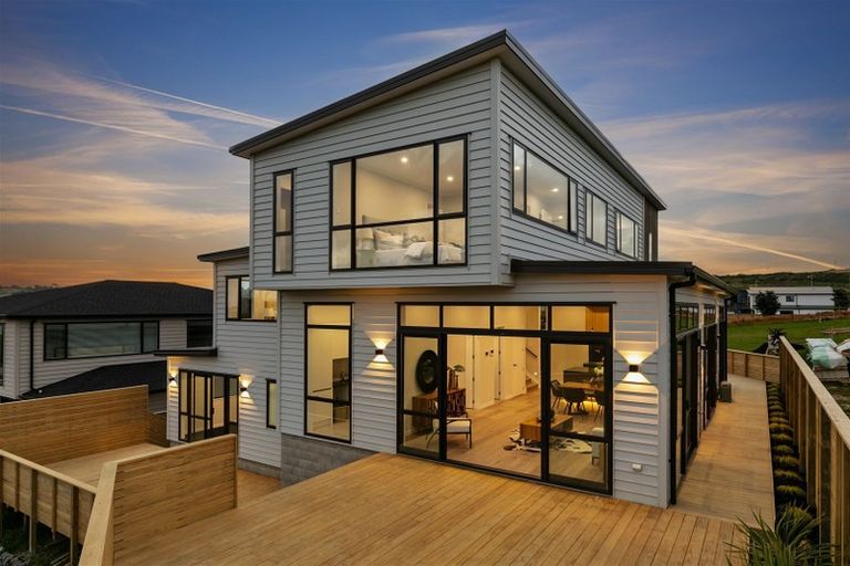 Photo of property in 38 Longshore Drive, Long Bay, Auckland, 0630