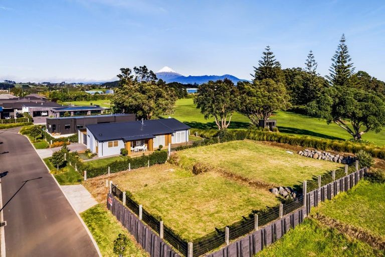 Photo of property in 15 Kotare Drive, Waiwhakaiho, New Plymouth, 4312
