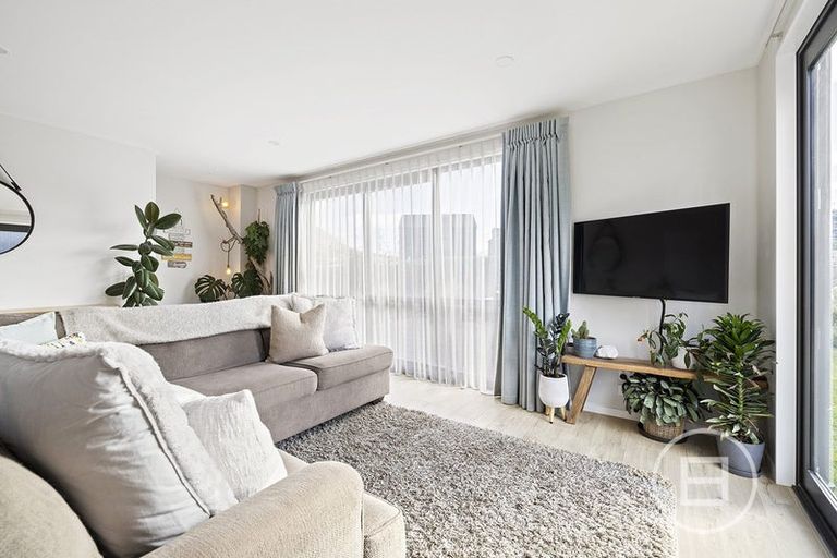 Photo of property in 16 Soudley Court, Jacks Point, Queenstown, 9371