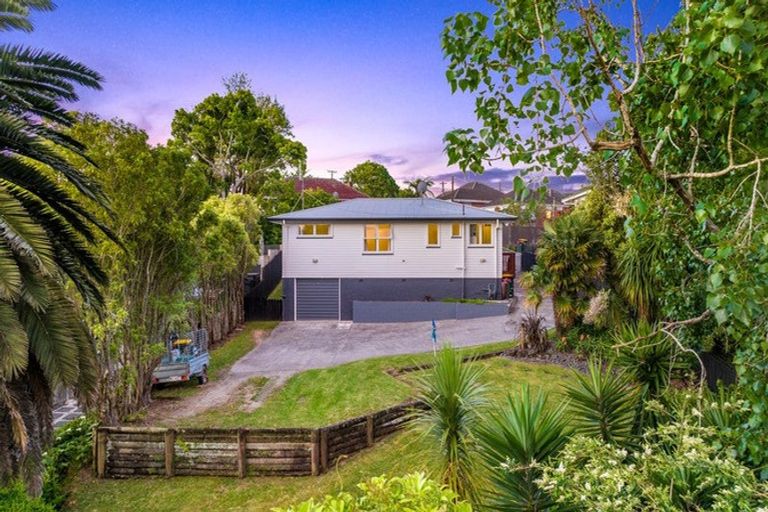Photo of property in 23 Hutchinsons Road, Bucklands Beach, Auckland, 2014