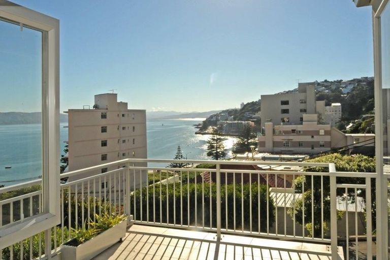 Photo of property in 1/16 Oriental Terrace, Oriental Bay, Wellington, 6011