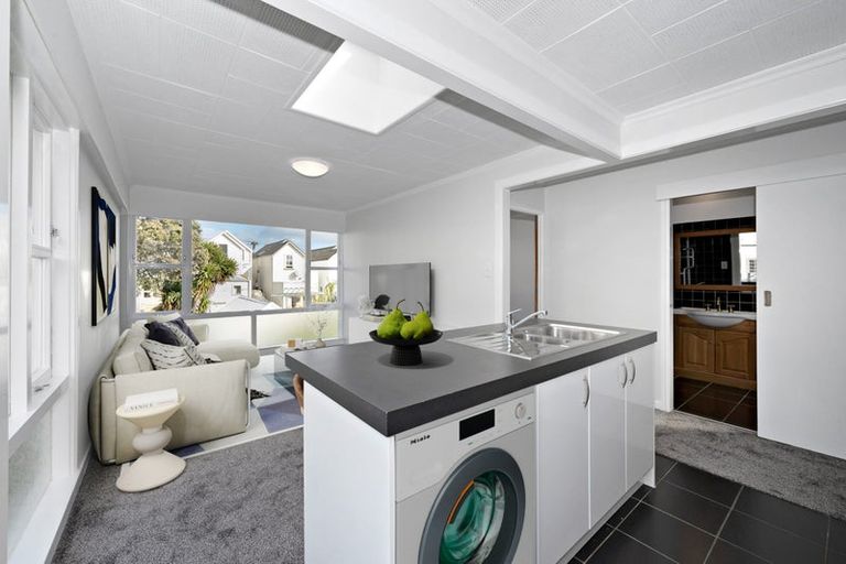 Photo of property in Westgate Flats, 12/36 Queen Street, Mount Victoria, Wellington, 6011