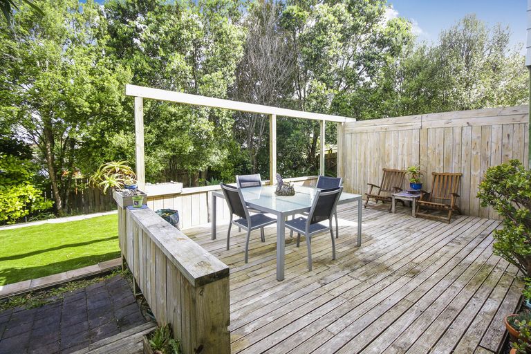 Photo of property in 28 Aldern Road, Massey, Auckland, 0614