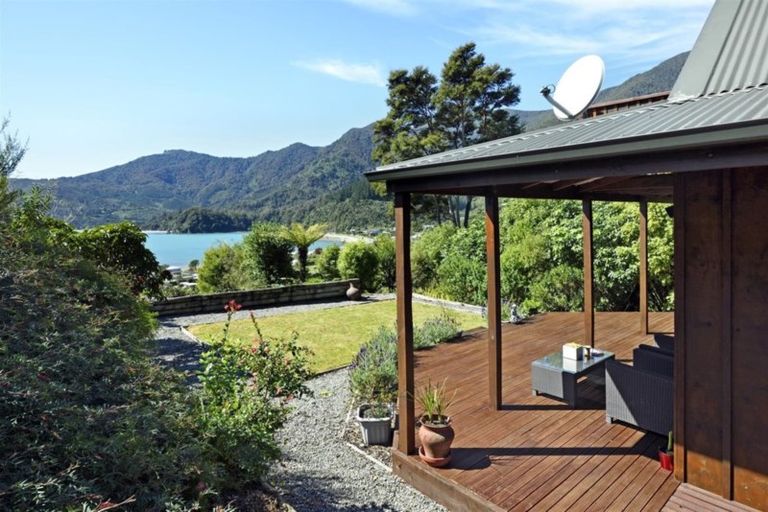 Photo of property in 5 Kaimiko Place, Okiwi Bay, 7193