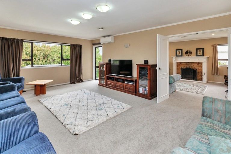 Photo of property in 1 Karoro Road, One Tree Point, 0118