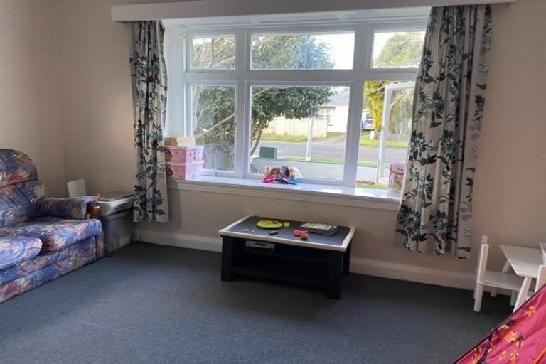 Photo of property in 54 Burns Avenue, Takaro, Palmerston North, 4412