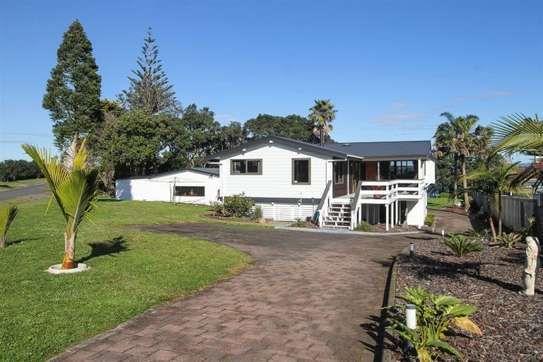Photo of property in 100 Wharf Road, Clarks Beach, Pukekohe, 2679