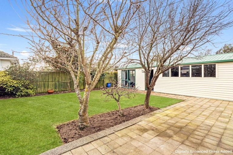 Photo of property in 8 Roberts Road, Hei Hei, Christchurch, 8042