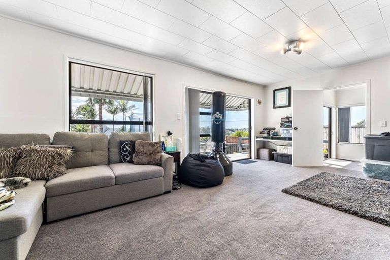 Photo of property in 11 Totara Road, Stanmore Bay, Whangaparaoa, 0932