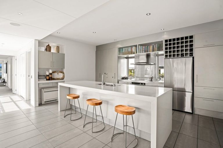 Photo of property in 14 Sunrise Bay Drive, Wanaka, 9305