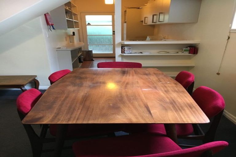 Photo of property in 82 Oriental Parade, Oriental Bay, Wellington, 6011