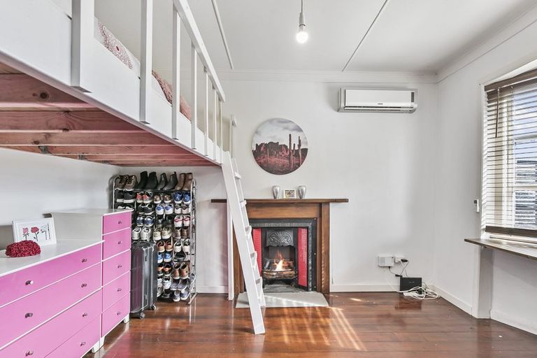 Photo of property in 142 Titirangi Road, New Lynn, Auckland, 0600