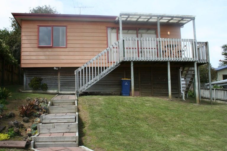 Photo of property in 28 Chilcott Road, Henderson, Auckland, 0612