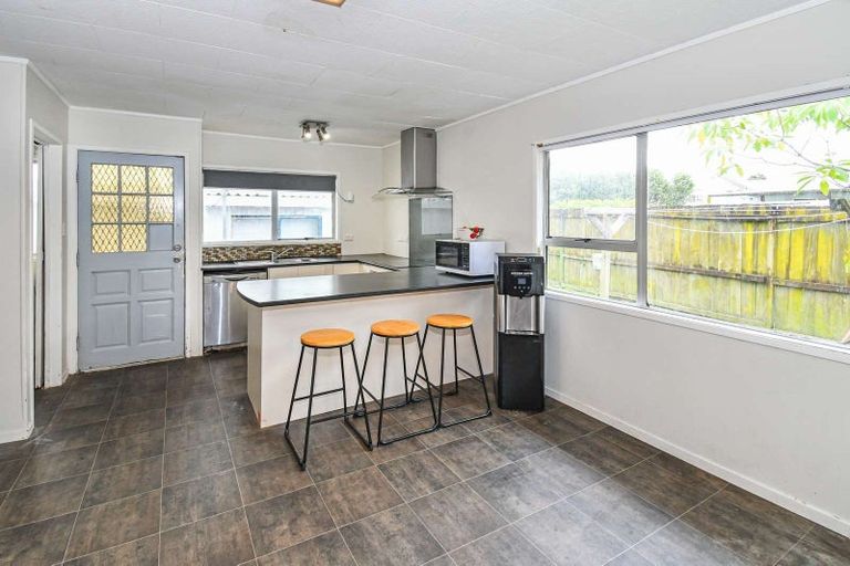 Photo of property in 37 Secretariat Place, Randwick Park, Auckland, 2105