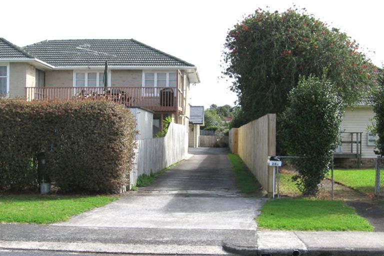 Photo of property in 24a Kervil Avenue, Te Atatu Peninsula, Auckland, 0610
