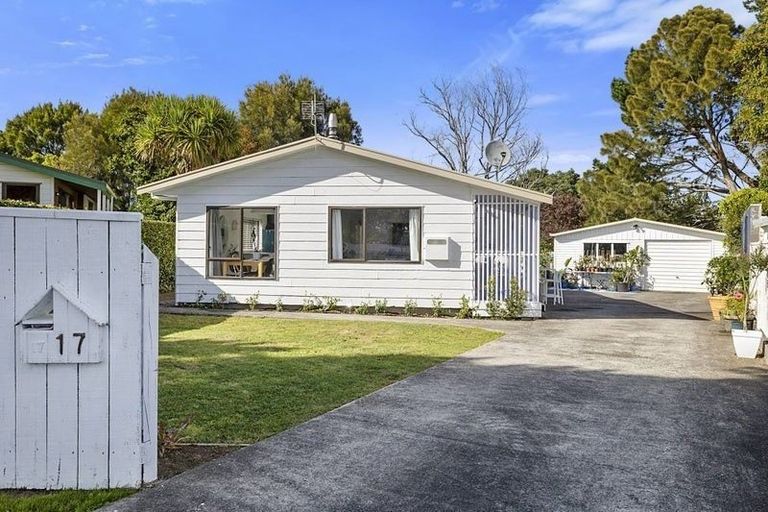 Photo of property in 17 Kipling Drive, Whalers Gate, New Plymouth, 4310