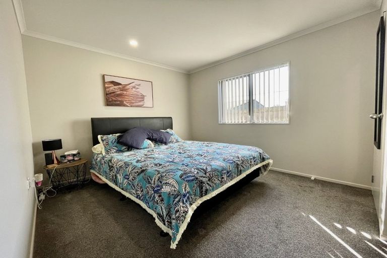 Photo of property in 51b Woodside Road, Massey, Auckland, 0614