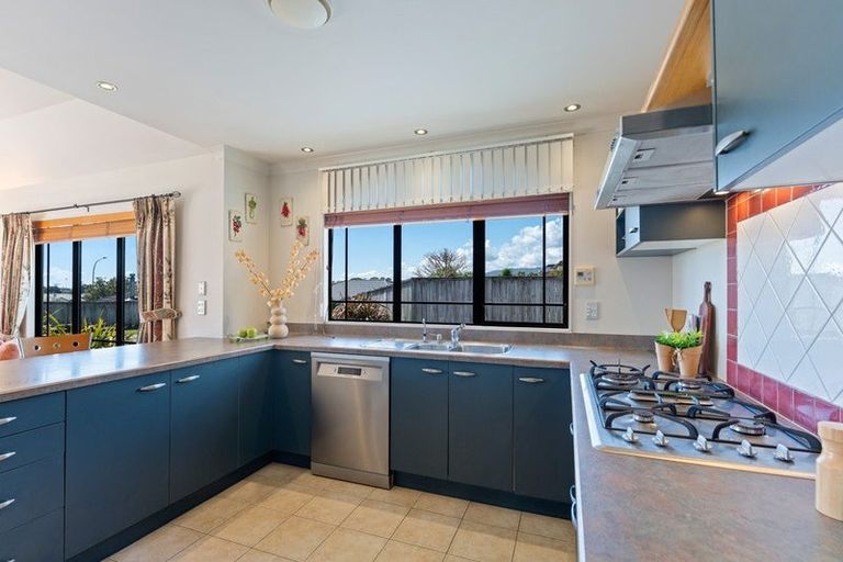 Photo of property in 101 Realm Drive, Paraparaumu, 5032