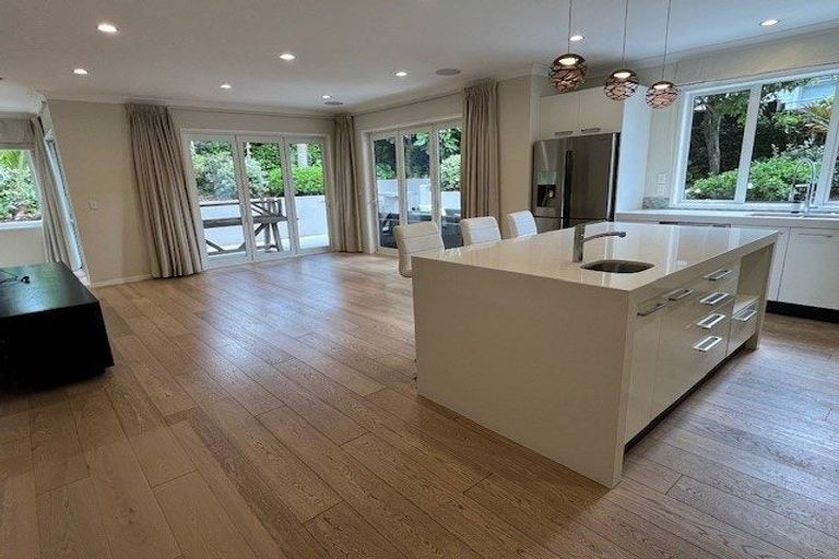 Photo of property in 9 Swindon Close, Mellons Bay, Auckland, 2014