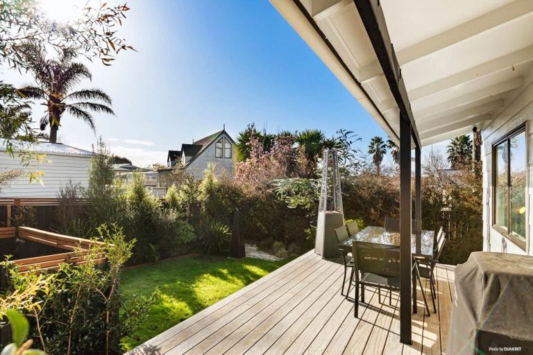 Photo of property in 7b Edgewater Parade, Waiuku, 2123