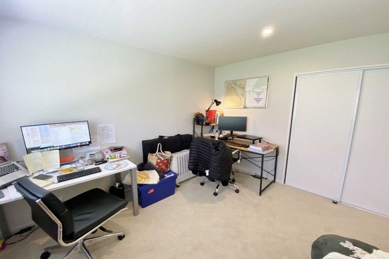 Photo of property in 2/98 Hills Road, Edgeware, Christchurch, 8013