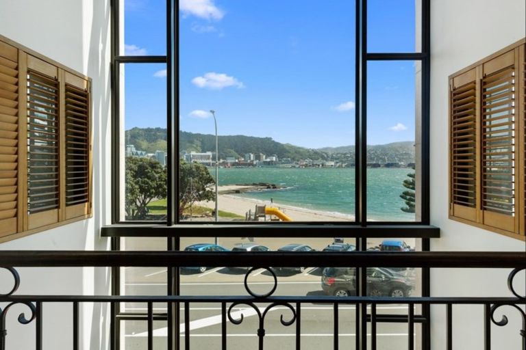 Photo of property in 4/166 Oriental Parade, Oriental Bay, Wellington, 6011