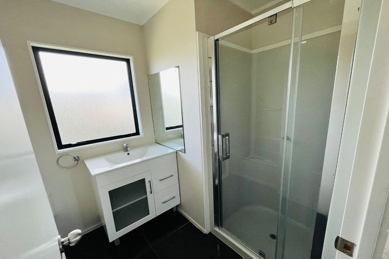 Photo of property in 1/8 Anglers Way, Wattle Downs, Auckland, 2102