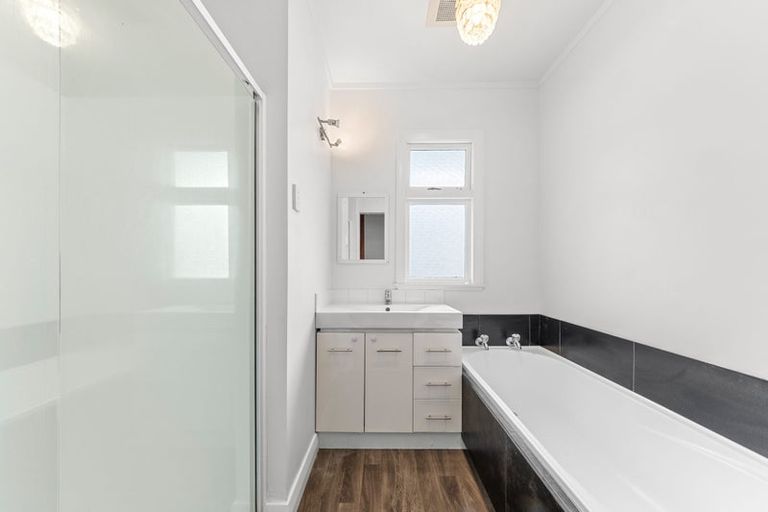 Photo of property in 141 Seaview Road, Westown, New Plymouth, 4310