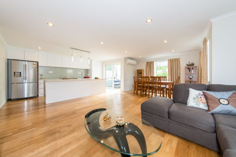 Photo of property in 102a San Marino Drive West, Henderson, Auckland, 0612