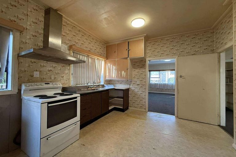 Photo of property in 8 Phillip Street, Johnsonville, Wellington, 6037