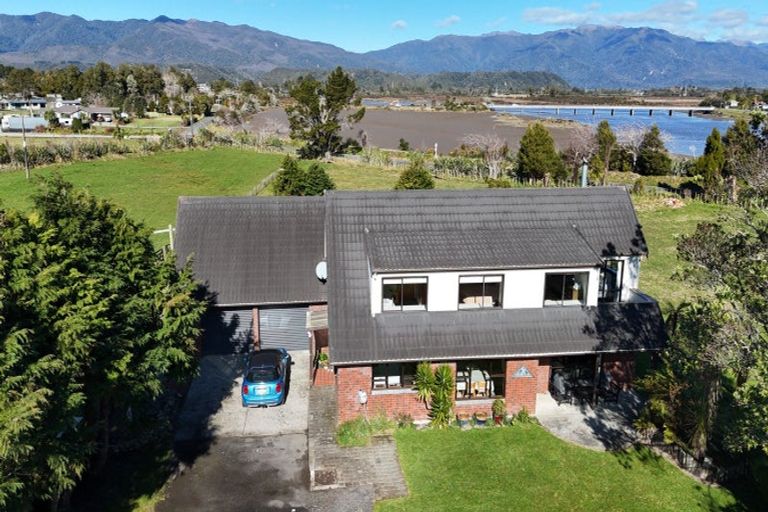 Photo of property in 65 Snodgrass Road, Westport, 7892