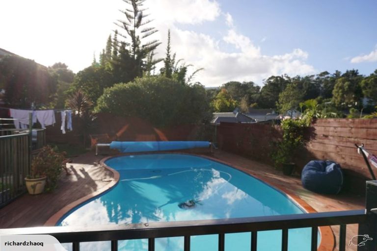 Photo of property in 3 Valdese Rise, Browns Bay, Auckland, 0630