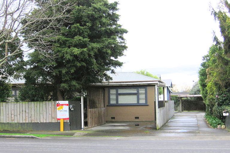 Photo of property in 5 Pahiatua Street, Hokowhitu, Palmerston North, 4410