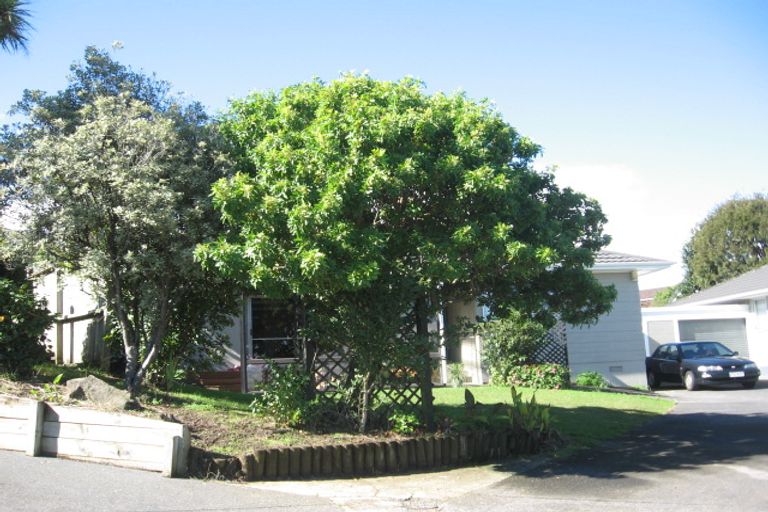 Photo of property in 2/21 Lewisham Street, Highland Park, Auckland, 2010