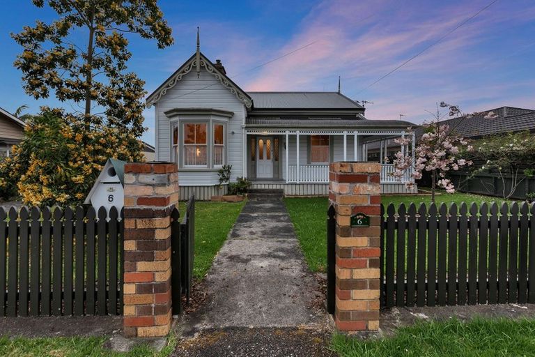 Photo of property in 6 Shortland Street, Regent, Whangarei, 0112