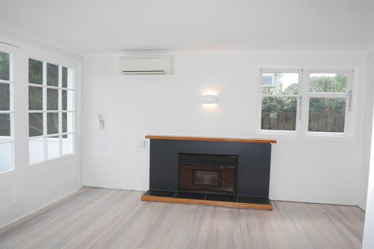 Photo of property in 5 Allen Road, Raumati Beach, Paraparaumu, 5032