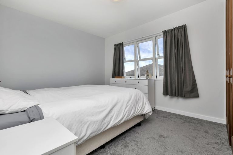 Photo of property in 2/622 East Coast Road, Pinehill, Auckland, 0630