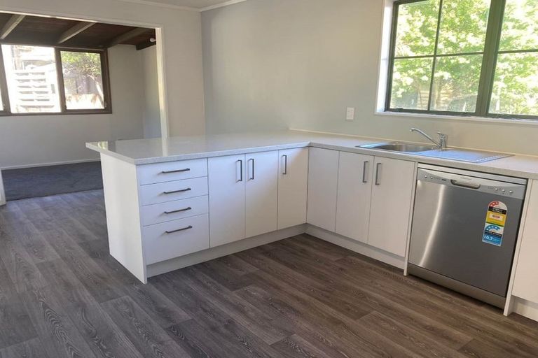 Photo of property in 112 Norana Road, Timberlea, Upper Hutt, 5018