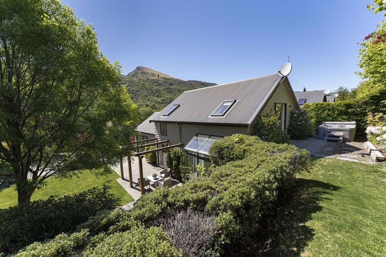 Photo of property in 6 Chartres Lane, Arrowtown, 9302