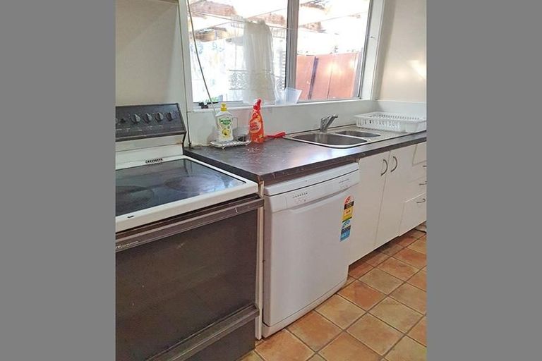 Photo of property in 21 Glennandrew Drive, Half Moon Bay, Auckland, 2012