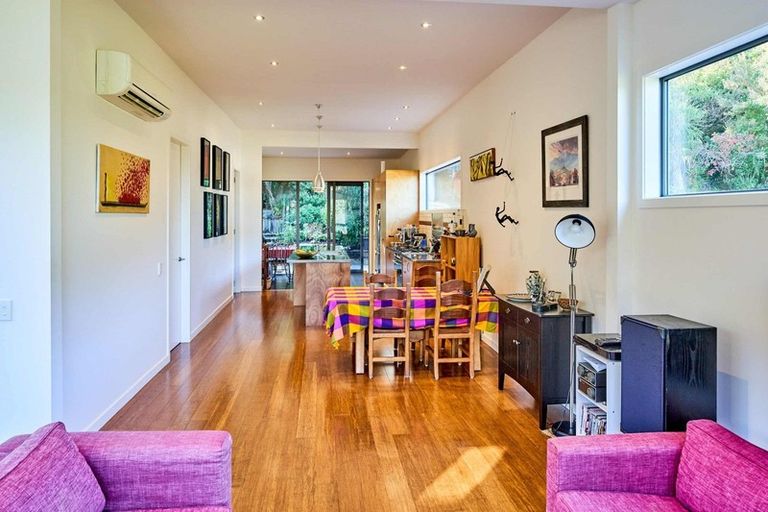 Photo of property in 3 Kaitawa Road, York Bay, Lower Hutt, 5013