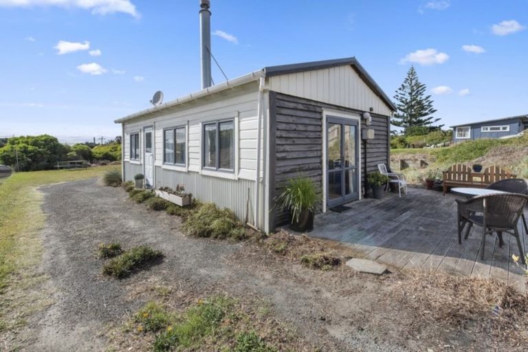 Photo of property in 19a Marine Parade South, Foxton Beach, Foxton, 4815