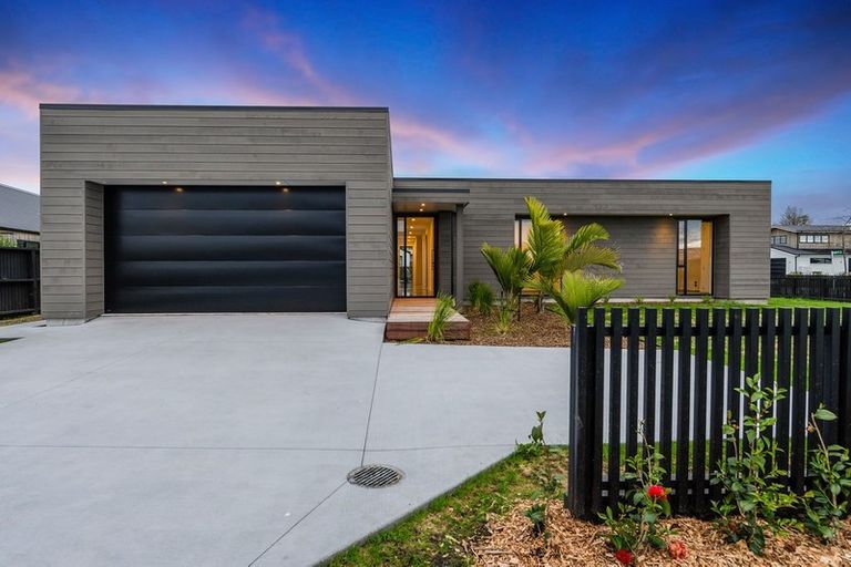 Photo of property in 2 Shearwater Lane, Point Wells, 0986