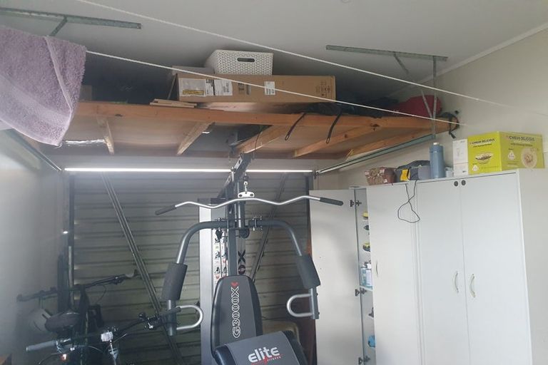 Photo of property in 1/20 Barbados Drive, Unsworth Heights, Auckland, 0632