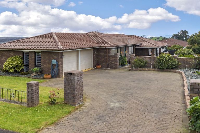 Photo of property in 53 Dalwhinnie Parade, Highland Park, Auckland, 2010