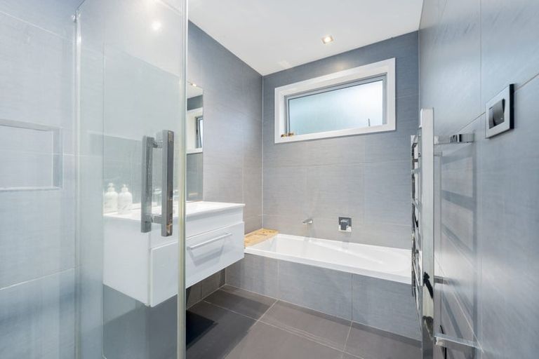 Photo of property in 94 Lake Panorama Drive, Henderson Valley, Auckland, 0612